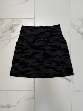 Athleta Salutation Stash Pocket 16.5" Skort Black Camo